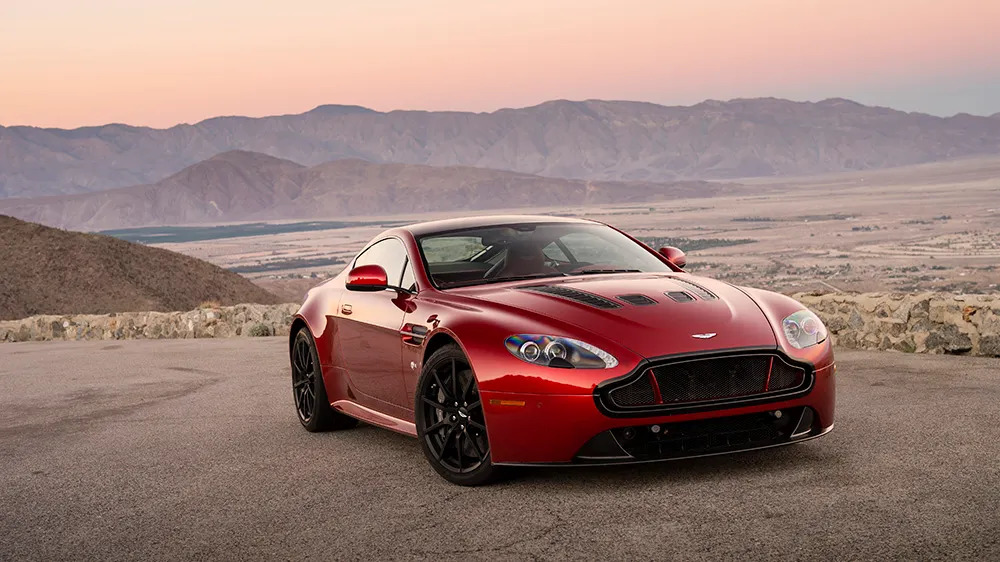 Aston Martin îți ia rămas bun de la cea mai emblematică mașină din producția sa