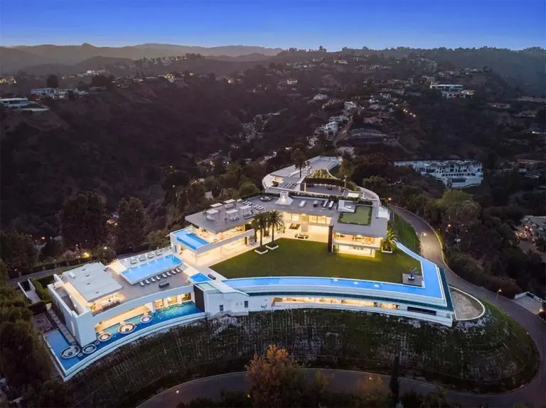 Un megaconac din Los Angeles, scos la licitație la un preț fabulos! Cum arată interiorul