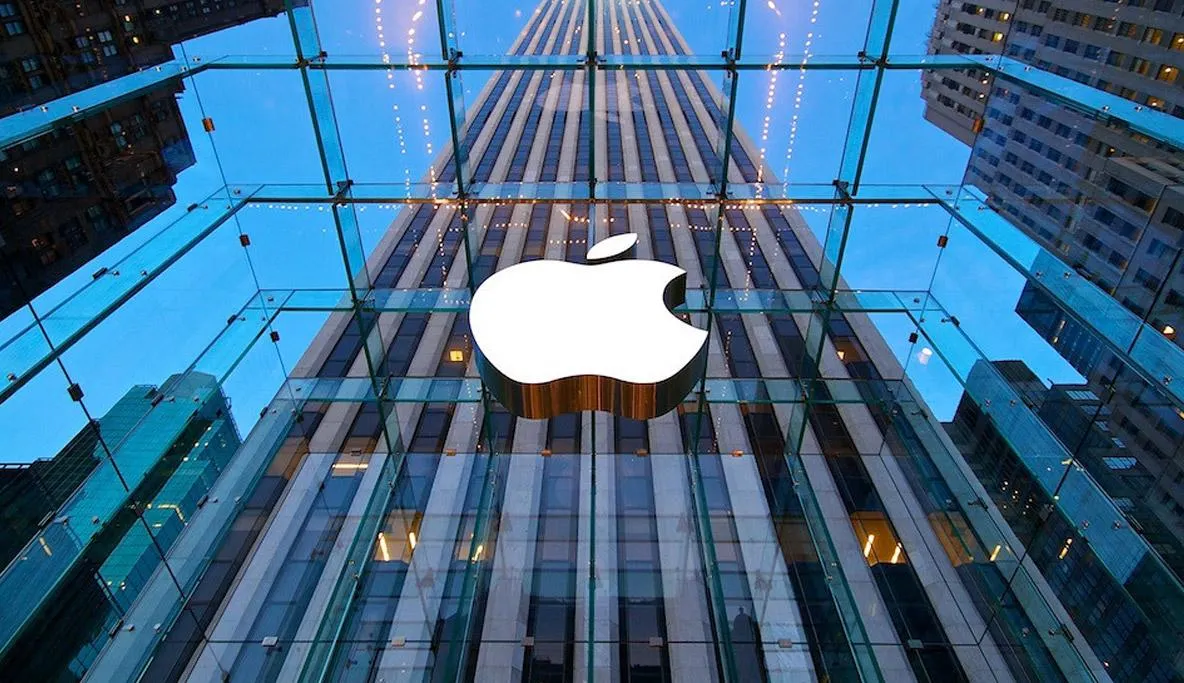 Tim Cook își încheie mandatul de CEO la Apple