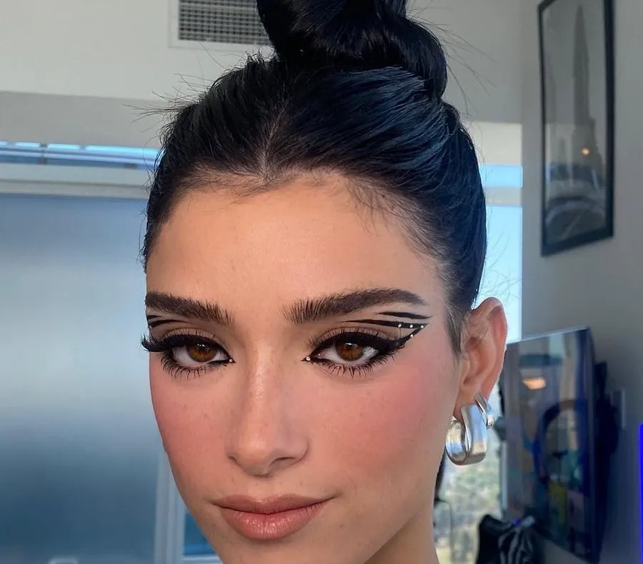5 moduri originale de a purta eyeliner-ul