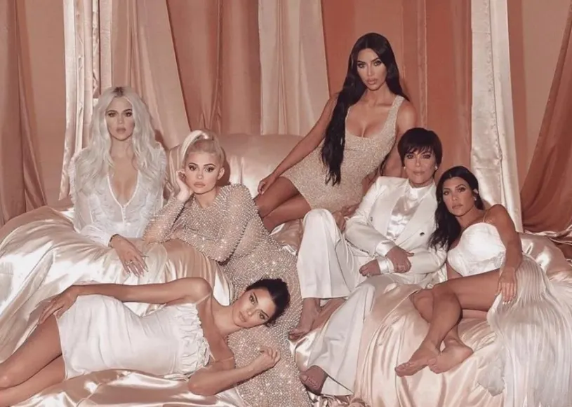 Cum s-a folosit familia kardashian de influența rețelelor sociale pentru a crea imperii de succes