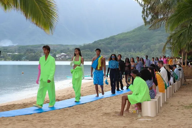 Spectacolul ceresc Jacquemus din Hawaii | Colecția primăvara/vara 2022