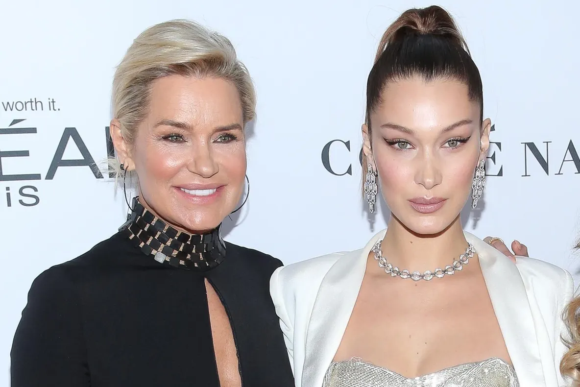 Yolanda Hadid, criticată pentru că a încurajat rinoplastia fiicei sale, Bella, la 14 ani