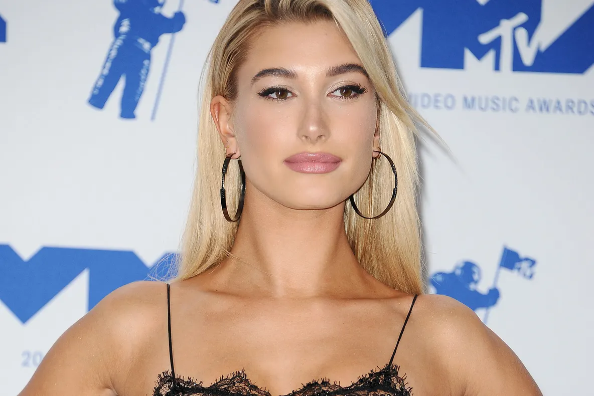 Brandul de îngrijire a pielii al lui Hailey Bieber, probleme legale la doar o săptămână după lansare
