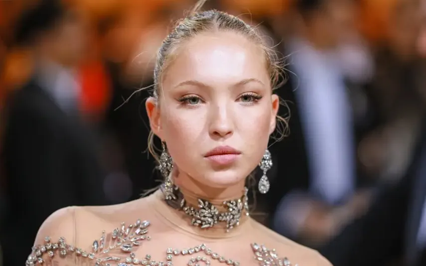 Lila Moss și pompa ei de insulină, vedetele celei mai recente campanii Versace by Fendi
