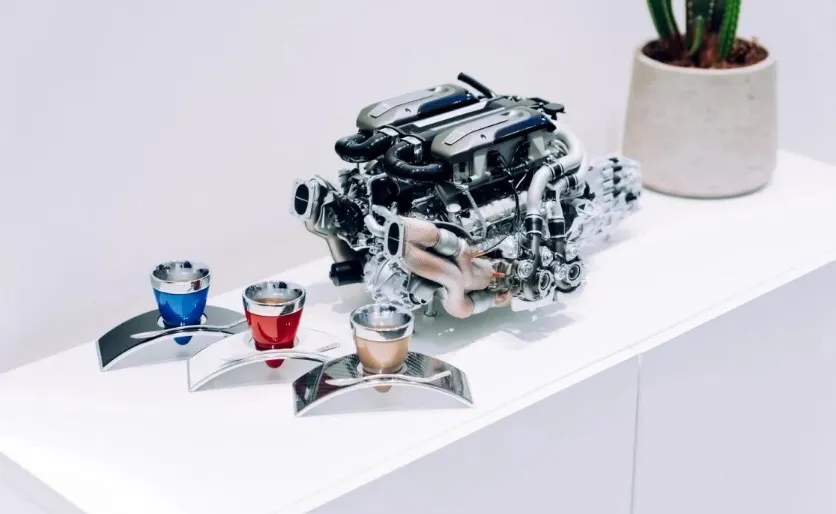 Nu mai trebuie să fii milionar pentru a fi invitat în showroom-ul din Londra al lui Bugatti. Tot ce trebuie să faci este să cumperi un espresso