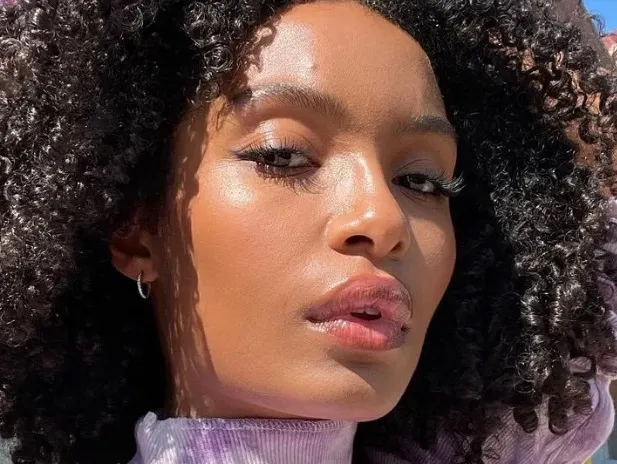 „Oval lip lining”: noua tehnică, cu milioane de vizualizări pe TikTok, pentru buze delicioase