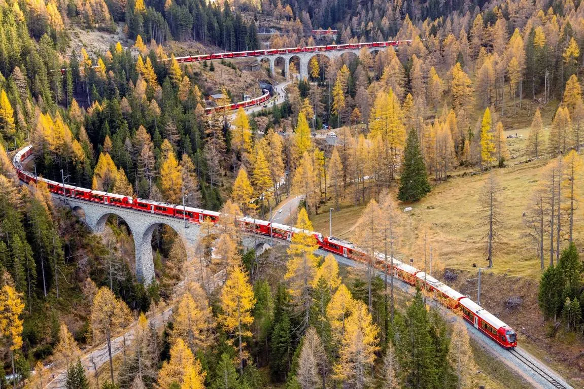 Cel mai lung tren din lume a fost pus în circulație în Elveția lși are aproape 2 km