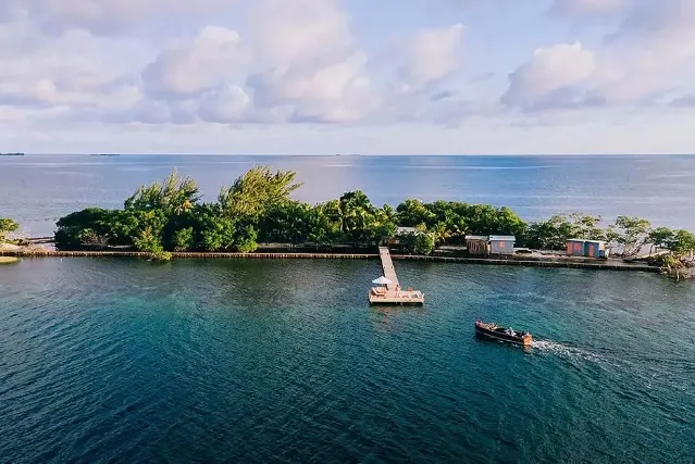 Coral Caye Island a lui Francis Ford Coppola a ajuns pe piață pentru 2,2 milioane de dolari