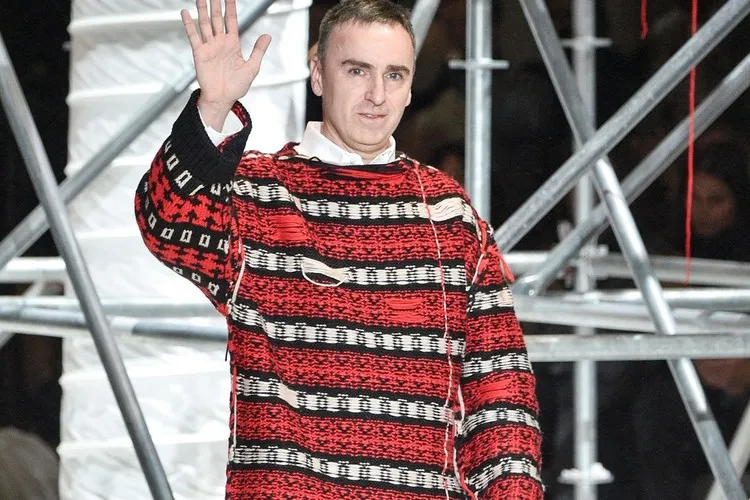 Raf Simons anunță sfârșitul mărcii sale fără a da explicații