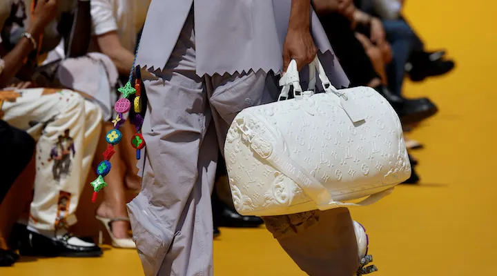Gențile Louis Vuitton, mai scumpe decât o mașină BMW