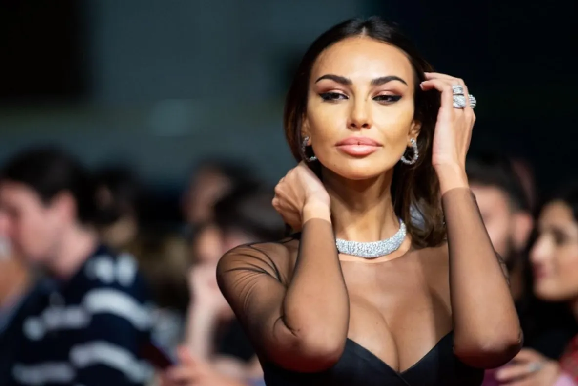 Mădălina Ghenea, schimbare surprinzătoare de look