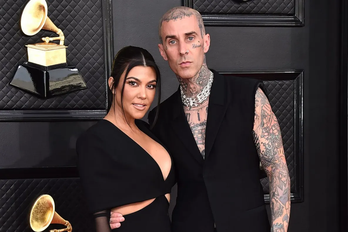 Kourtney Kardashian a anunțat că este însărcinată