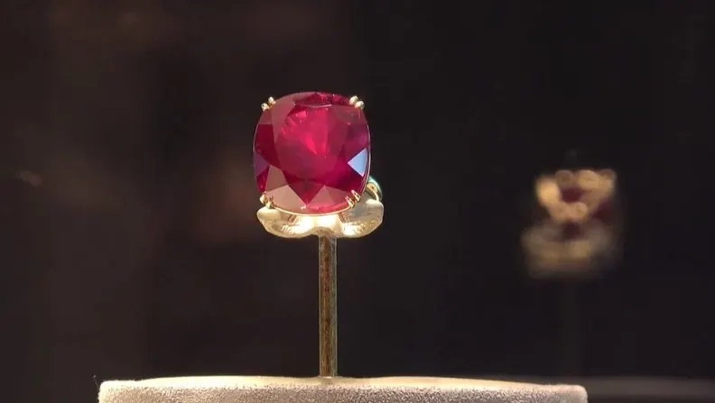 Cel mai mare rubin din lume, scos la licitație de Casa Sotheby's