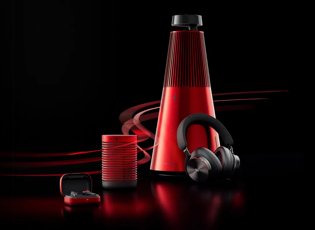 Bang & Olufsen lansează o nouă colecție de căști și boxe alături de Ferrari
