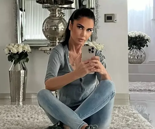 Imagini cu casa în care locuiește Oana Zăvoranu. „Ai senzația că intri la Versailles”