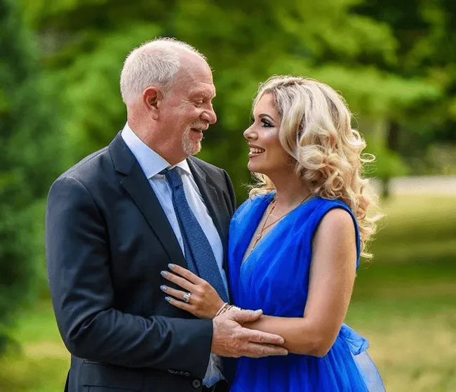 Cu ce l-a „sedus” românca Iasmina Hill pe milionarul american care administrează Statuia Libertății