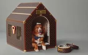 Louis Vuitton lansează o colectie pentru câini