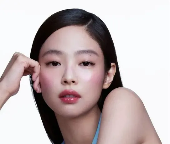 K-Beauty și C-Beauty: care sunt diferențele dintre cele două tendințe de frumusețe?