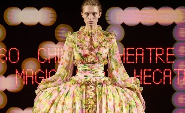 De ce fascinează atât de mult Maria Antoaneta moda?