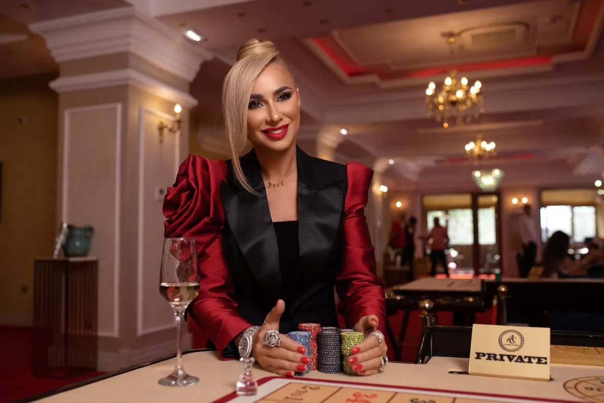 Cât costă un tablou realizat de fiica Anamariei Prodan