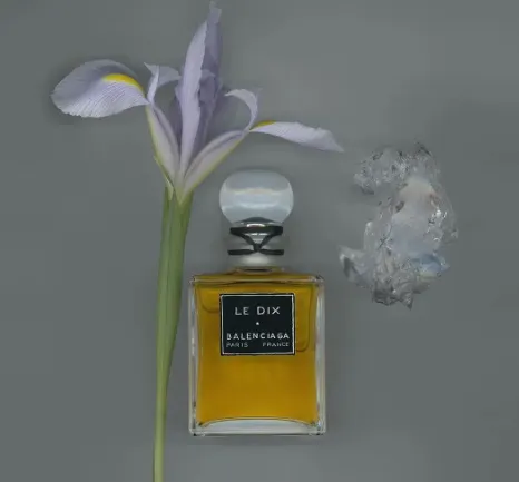 Balenciaga readuce din arhivă „Le Dix”, un parfum din 1947