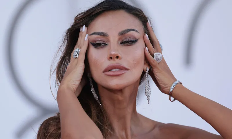 Mădălina Ghenea face bani frumoși și în România