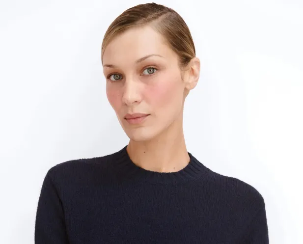 Bella Hadid este numită primul ambasador global Prada Beauty