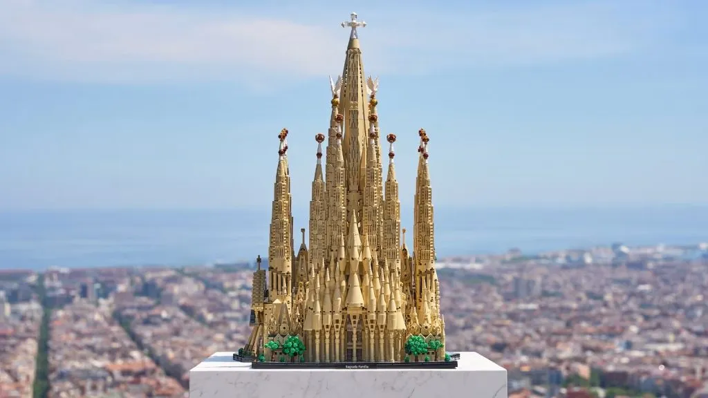 Lego lansează Sagrada Família, cel mai mare set de până acum, cu 12.060 de piese