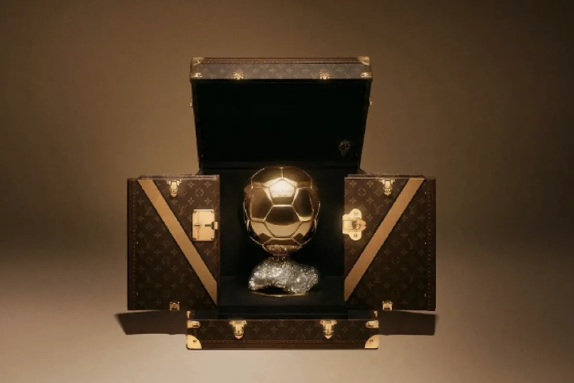 Balonul de Aur 2026, oferit într-o geantă excepțională creată de Louis Vuitton