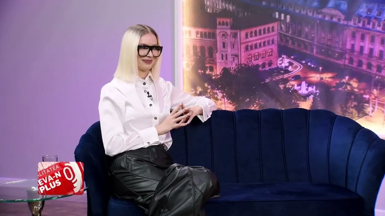 Podcasturile REALITATEA – Ceva-n PLUS. Andreea Simona Sîrbu, în premieră la Realitatea Plus: secretele designului vestimentar