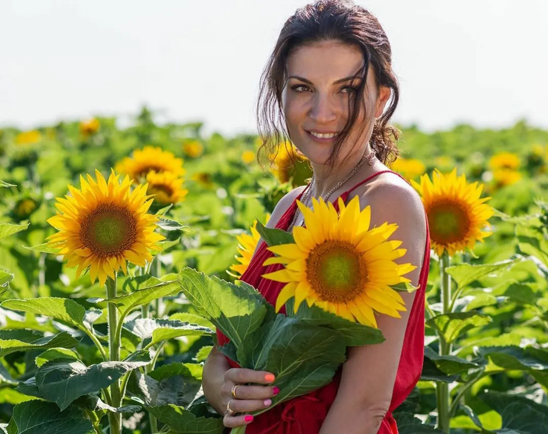 ioana ginghina in floarea soarelui