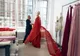 Netflix lansează prima linie de modă high-end în colaborare cu Halston