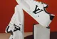 Louis Vuitton lansează primii pantofi sport unisex