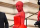 Doja Cat, apariție controversată la Paris Fashion Week. Și-a acoperit corpul cu peste 30.000 de cristale Swarovski